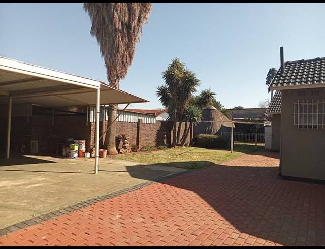 3 BEDROOM HOUSE FOR SALE IN HELIKONPARK